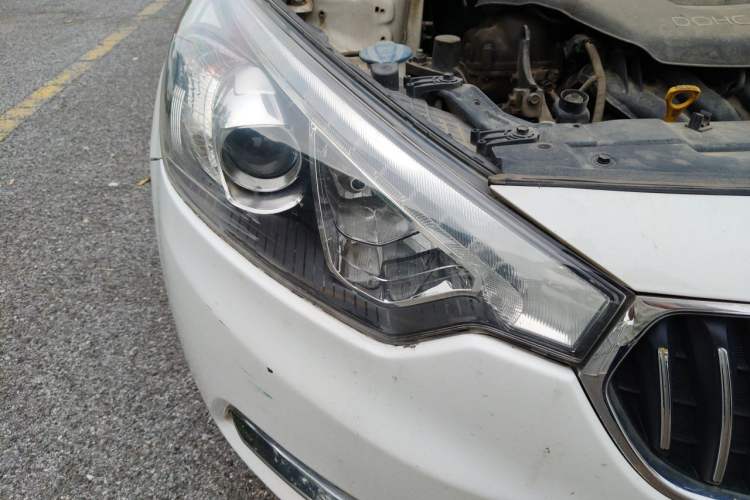 Used Kia K3 2013 1.6L Automatic GLS Right Front Headlight