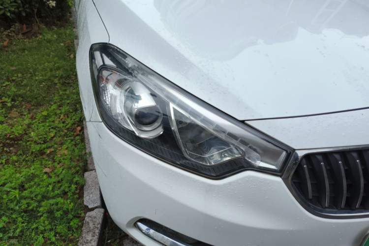 Used Kia K3 2013 1.6L Automatic DLX Right Front Headlight