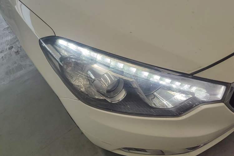 Used Kia K3 2013 1.6L Automatic GLS Right Front Headlight