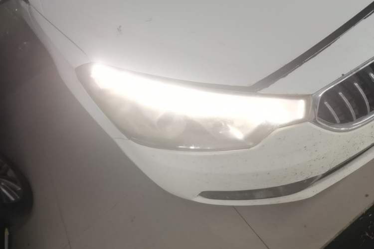 Used Kia K3 2013 1.6L Manual GLS Right Front Headlight