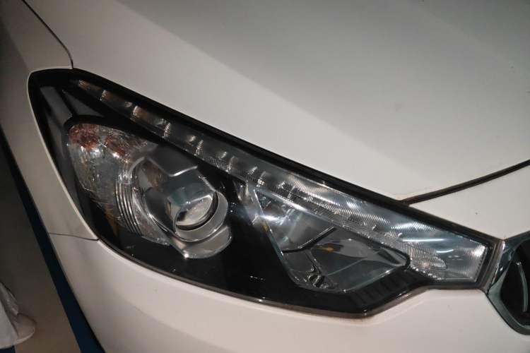 Used Kia K3 2013 1.6L Automatic GLS Right Front Headlight