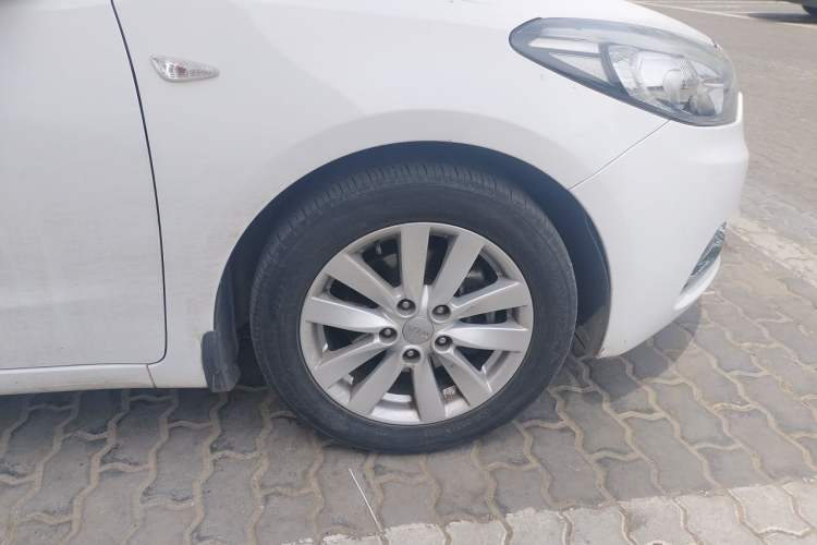Used Kia K3 2013 1.6L Automatic GL Right Front Wheel Hub