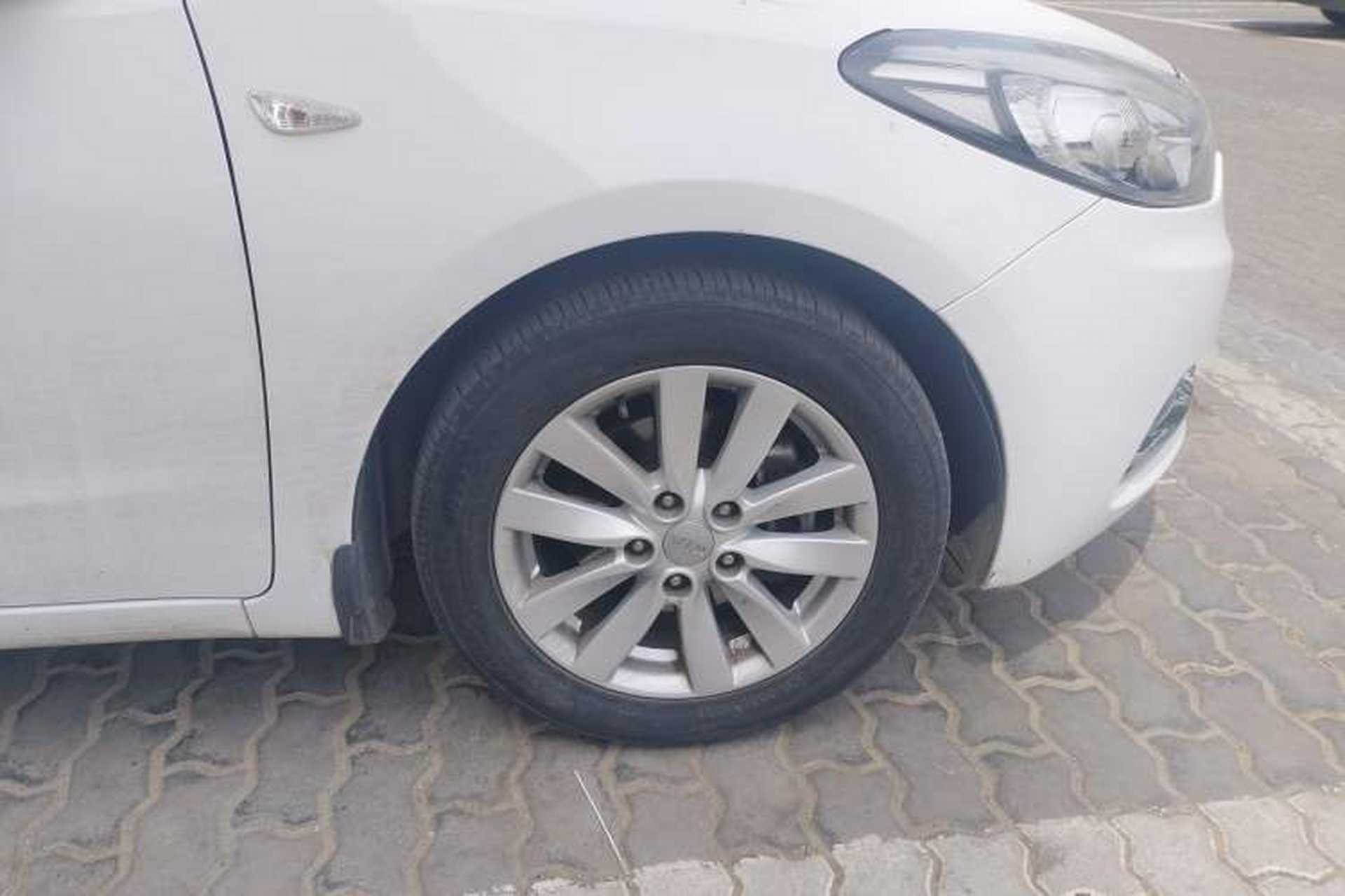 Used Kia K3 2013 1.6L Automatic GL Right Front Wheel Hub