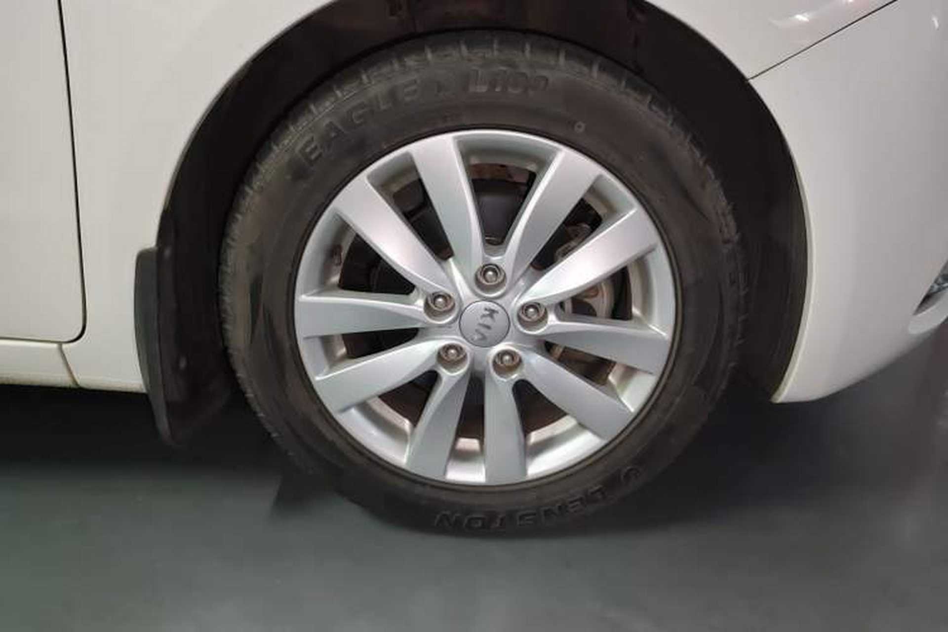 Used Kia K3 2013 1.6L Manual GLS Right Front Wheel Hub