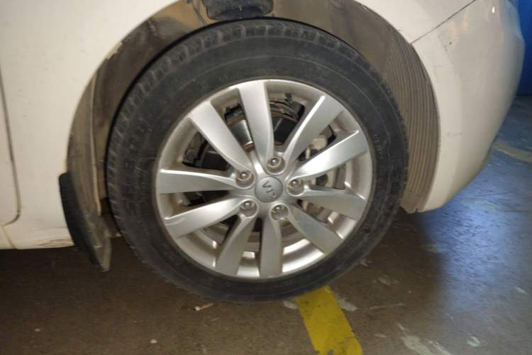 Used Kia K3 2013 1.6L Manual GLS Right Front Wheel Hub