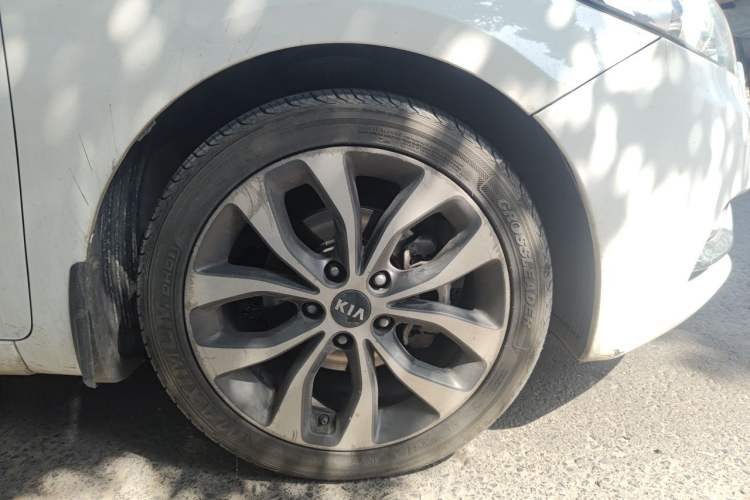 Used Kia K3 2013 1.6L Automatic GLS Right Front Wheel Hub