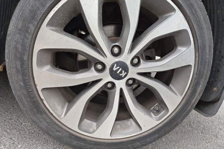 Used Kia K3 2013 1.6L Automatic Premium Right Front Wheel Hub