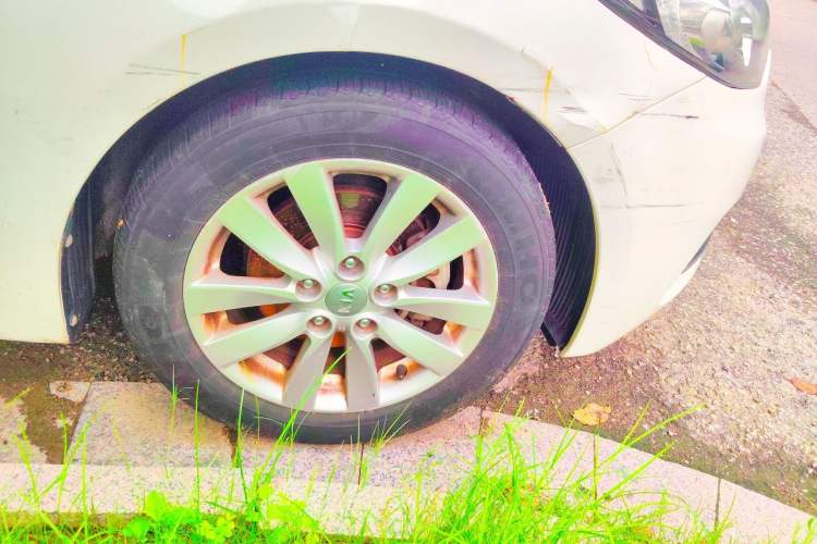 Used Kia K3 2013 1.6L Automatic DLX Right Front Wheel Hub