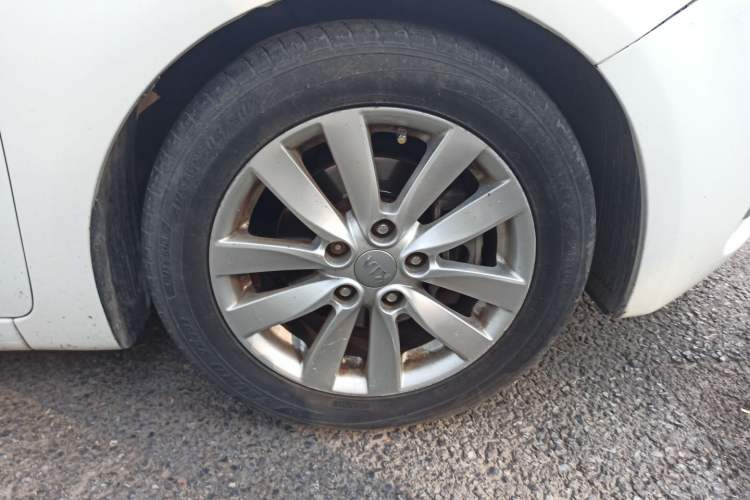 Used Kia K3 2013 1.6L Automatic GLS Right Front Wheel Hub