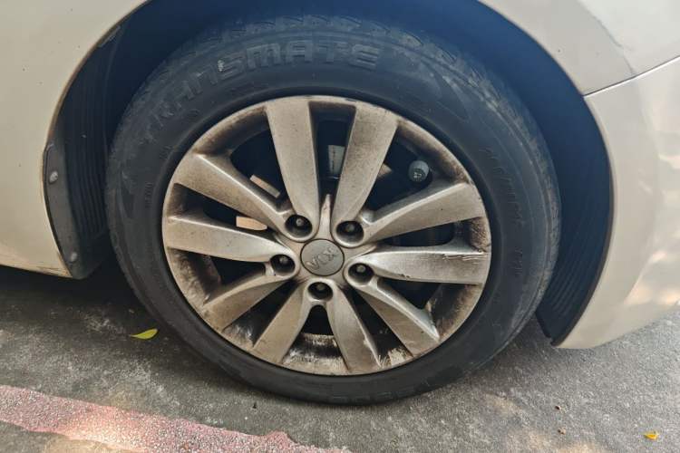 Used Kia K3 2013 1.6L Automatic DLX Right Front Wheel Hub