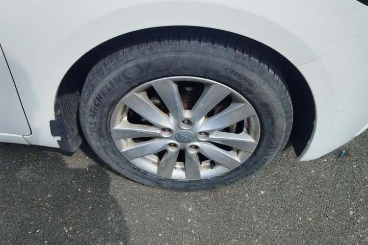 Used Kia K3 2013 1.6L Automatic GLS Right Front Wheel Hub