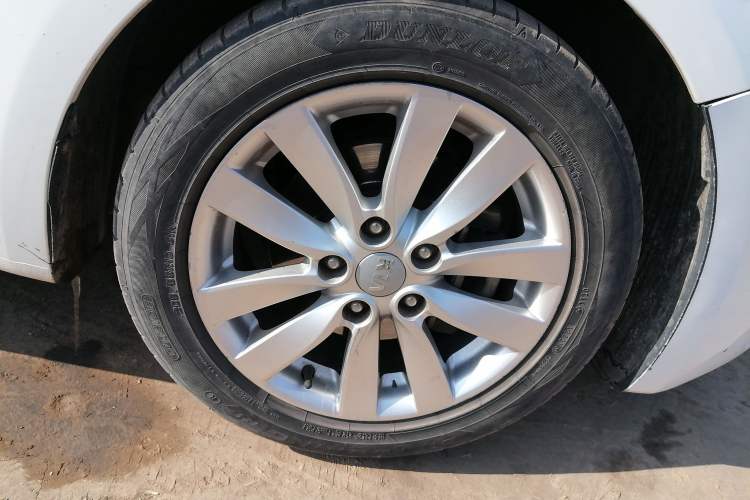 Used Kia K3 2013 1.6L Manual GLS Right Front Wheel Hub