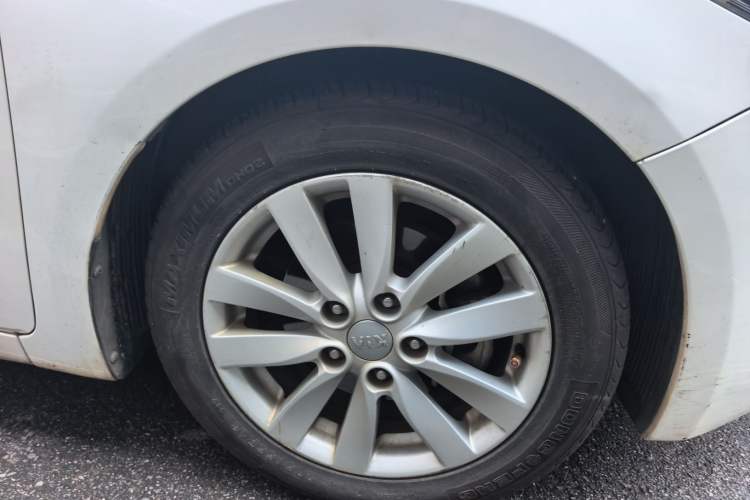 Used Kia K3 2013 1.6L Automatic GL Right Front Wheel Hub