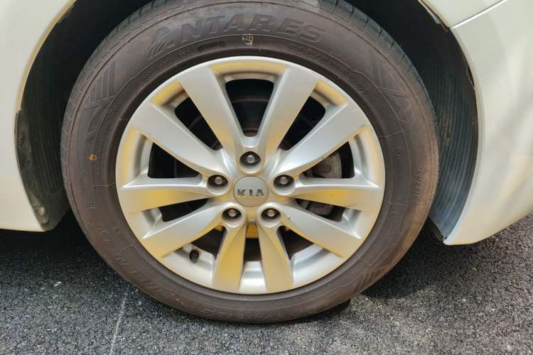Used Kia K3 2013 1.6L Automatic GL Right Front Wheel Hub