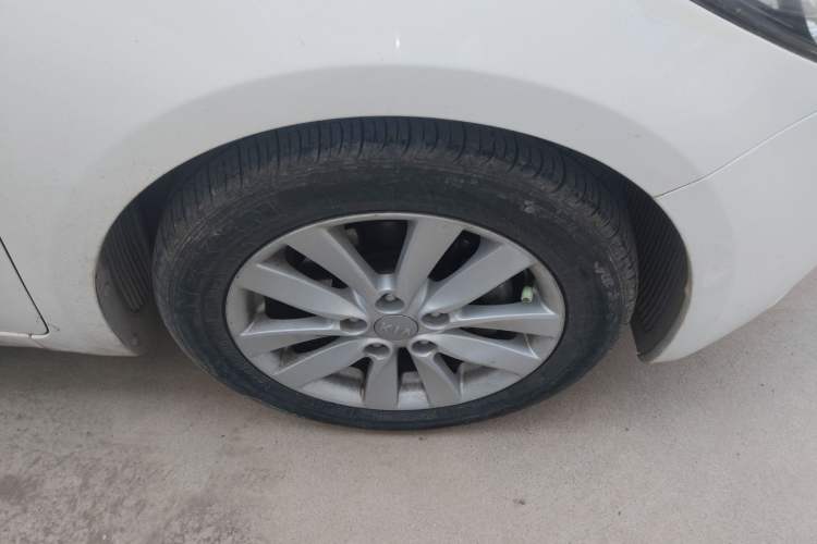 Used Kia K3 2013 1.6L Manual GLS Right Front Wheel Hub