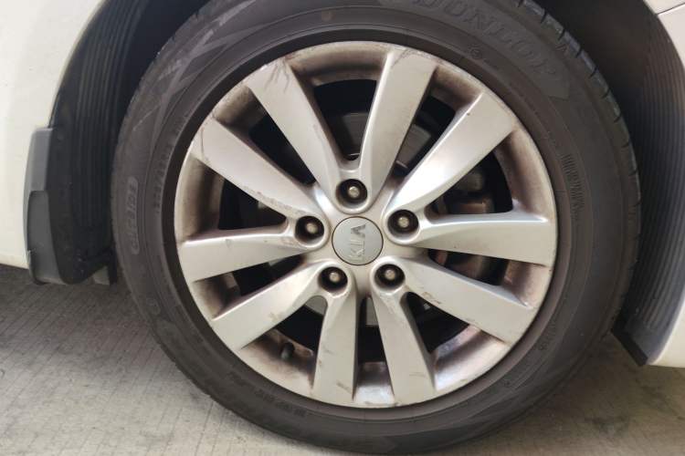 Used Kia K3 2013 1.6L Automatic GLS Right Front Wheel Hub