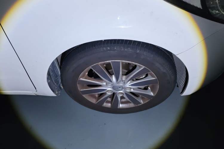 Used Kia K3 2013 1.6L Automatic GLS Right Front Wheel Hub
