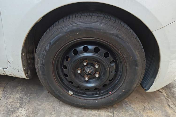 Used Kia K3 2013 1.6L Automatic GLS Right Front Wheel Hub