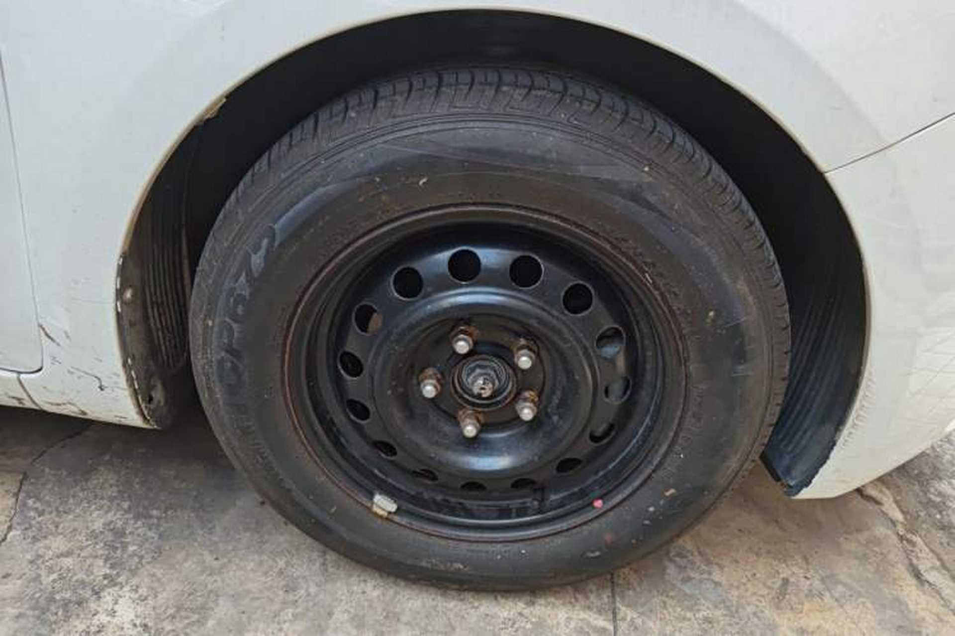 Used Kia K3 2013 1.6L Automatic GLS Right Front Wheel Hub