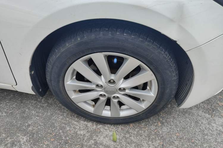 Used Kia K3 2013 1.6L Automatic GLS Right Front Wheel Hub