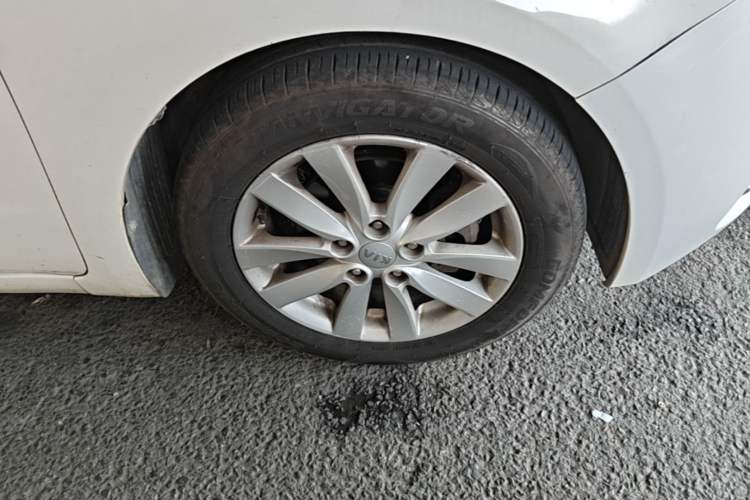 Used Kia K3 2013 1.6L Automatic GL Right Front Wheel Hub