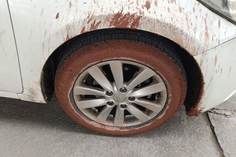Used Kia K3 2013 1.6L Automatic GLS Right Front Wheel Hub