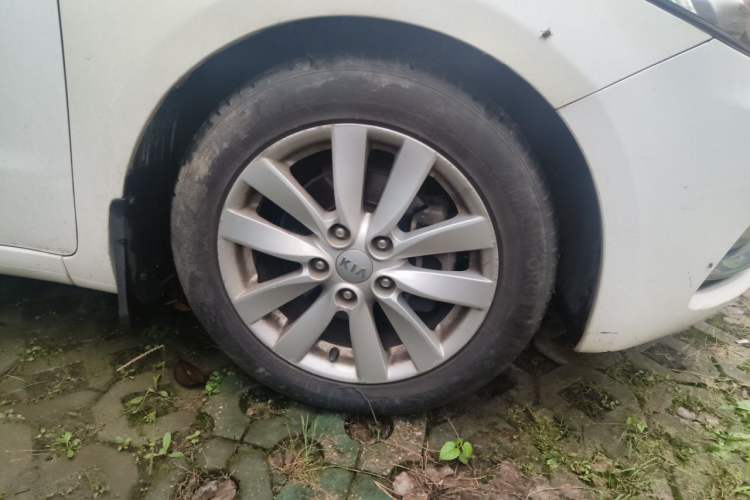 Used Kia K3 2013 1.6L Manual GLS Right Front Wheel Hub