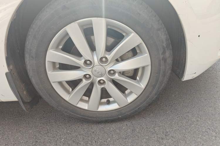 Used Kia K3 2013 1.6L Automatic GL Right Front Wheel Hub
