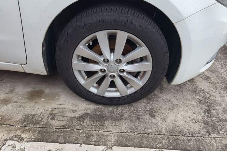 Used Kia K3 2013 1.6L Manual GLS Right Front Wheel Hub