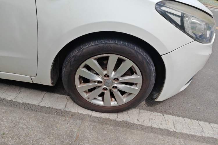 Used Kia K3 2013 1.6L Automatic GL Right Front Wheel Hub