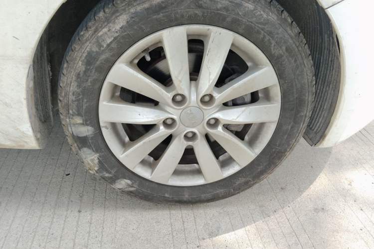 Used Kia K3 2013 1.6L Automatic GLS Right Front Wheel Hub