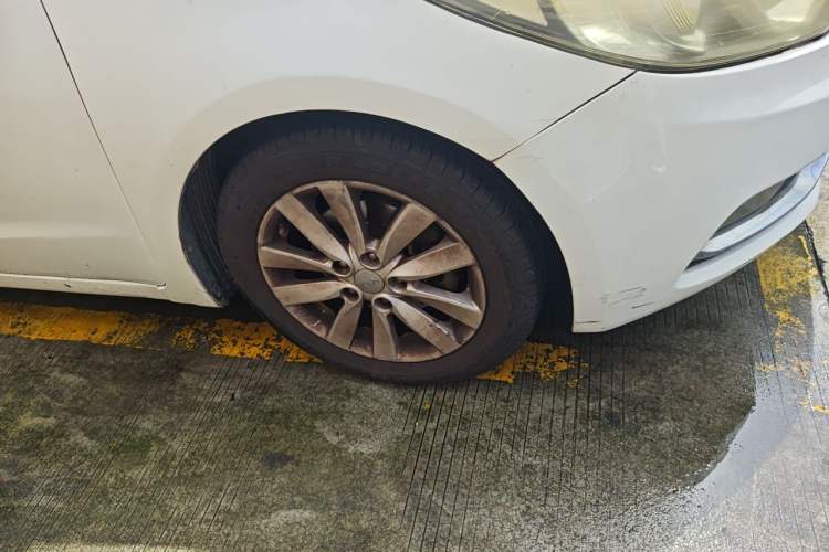 Used Kia K3 2013 1.6L Manual GLS Right Front Wheel Hub