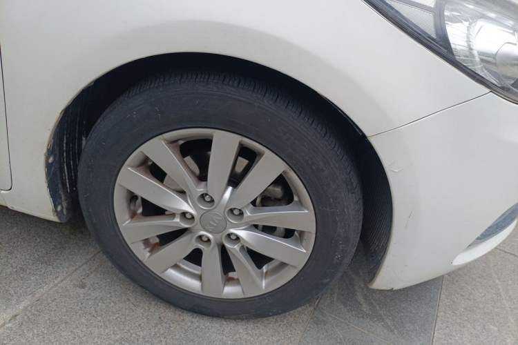 Used Kia K3 2013 1.6L Automatic GLS Right Front Wheel Hub