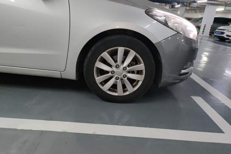 Used Kia K3 2013 1.6L Manual GLS Right Front Wheel Hub