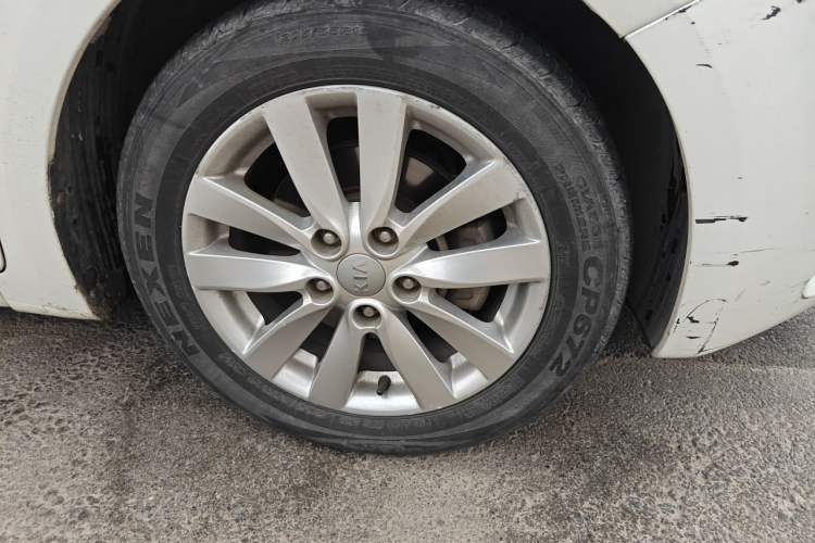 Used Kia K3 2013 1.6L Automatic GL Right Front Wheel Hub
