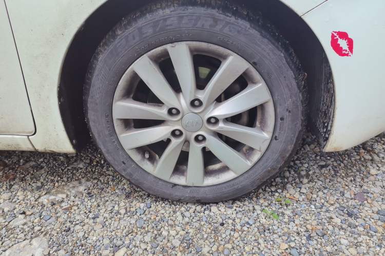 Used Kia K3 2013 1.6L Automatic GLS Right Front Wheel Hub