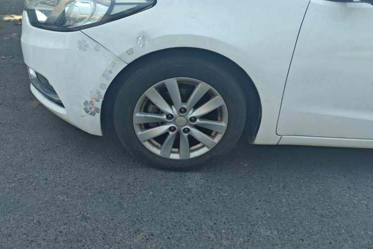 Used Kia K3 2013 1.6L Automatic DLX Right Front Wheel Hub