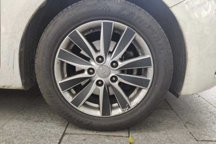 Used Kia K3 2013 1.6L Automatic GLS Right Front Wheel Hub