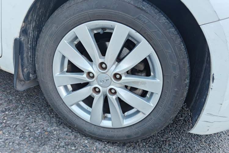 Used Kia K3 2013 1.6L Manual GLS Right Front Wheel Hub
