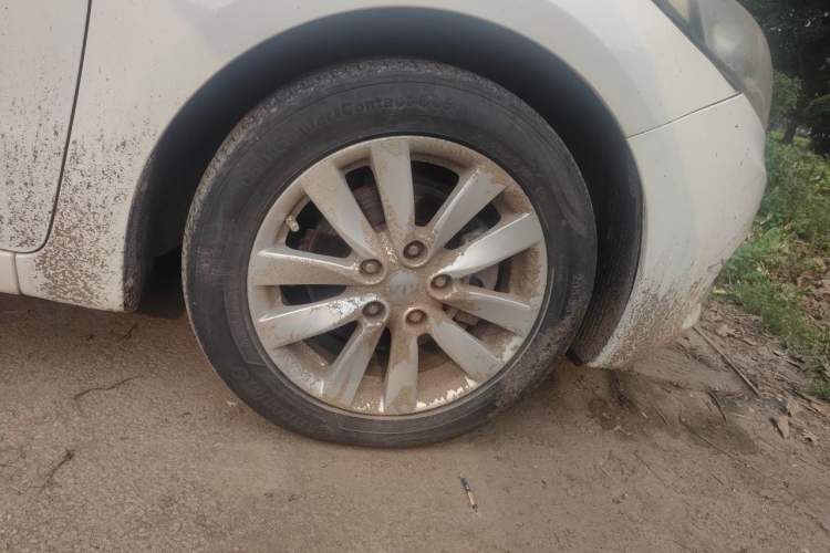 Used Kia K3 2013 1.6L Automatic GLS Right Front Wheel Hub