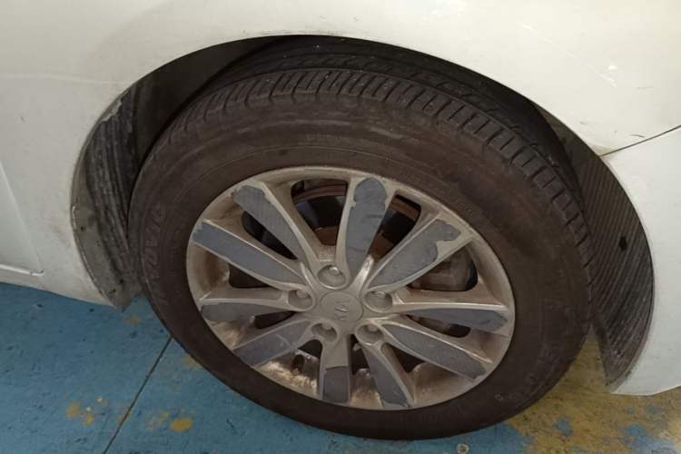 Used Kia K3 2013 1.6L Manual GLS Right Front Wheel Hub