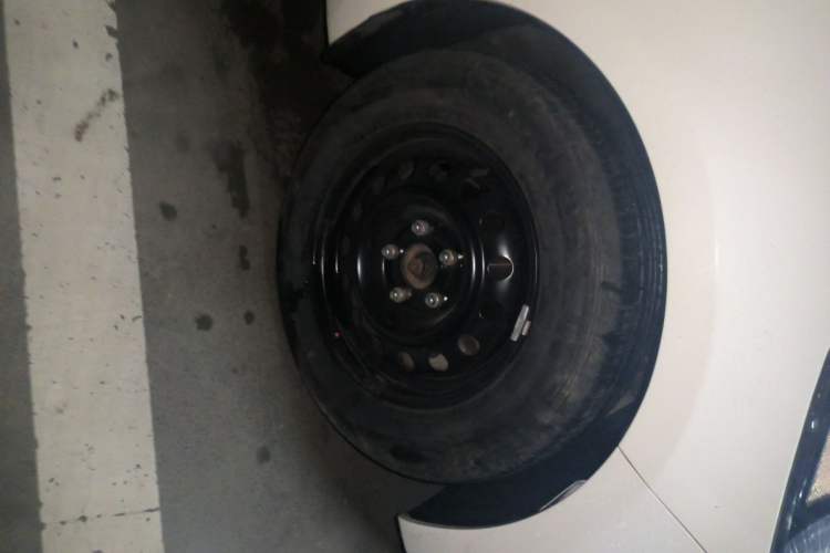 Used Kia K3 2013 1.6L Automatic GLS Right Front Wheel Hub
