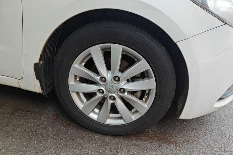 Used Kia K3 2013 1.6L Manual GLS Right Front Wheel Hub