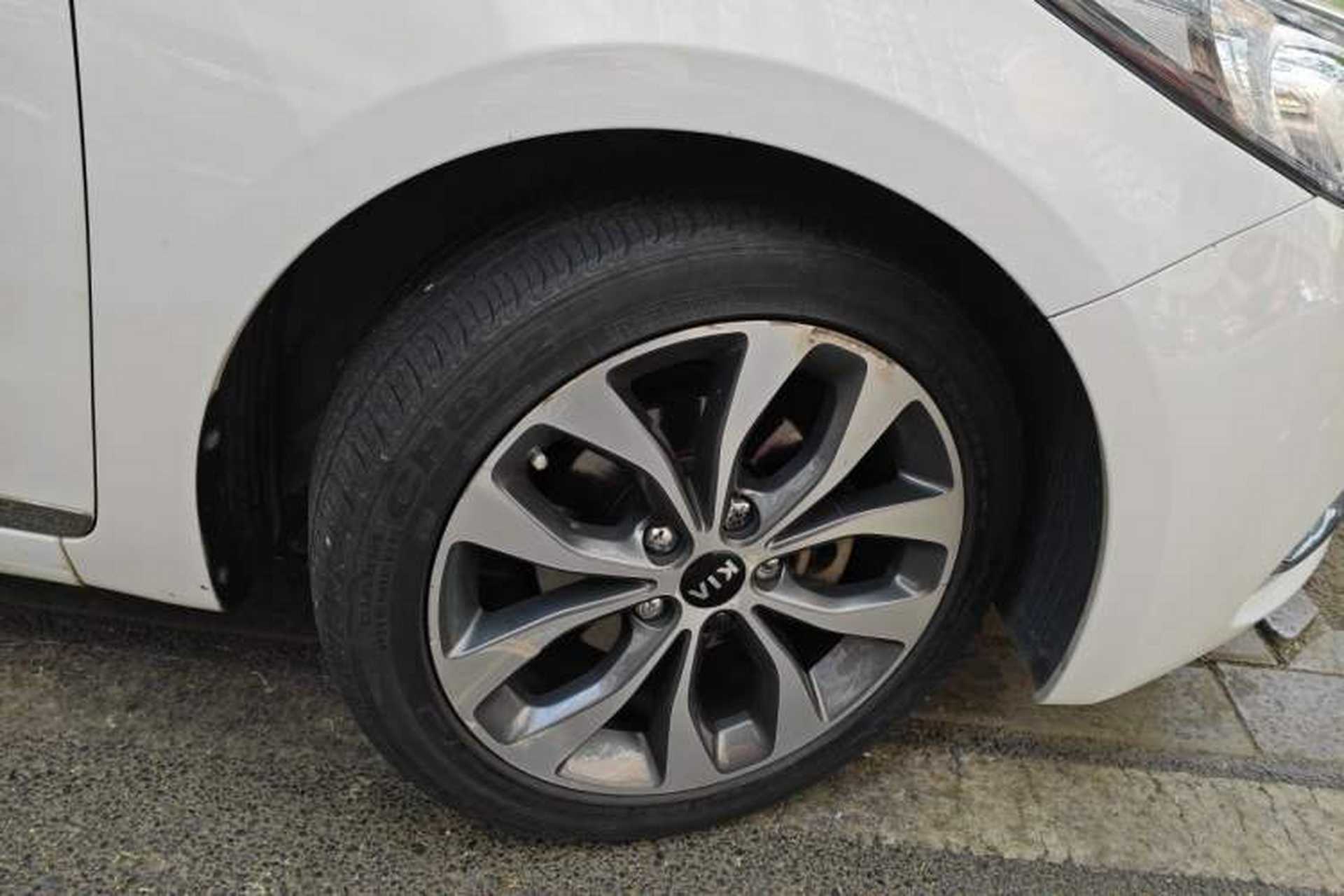 Used Kia K3 2013 1.6L Automatic GLS Right Front Wheel Hub