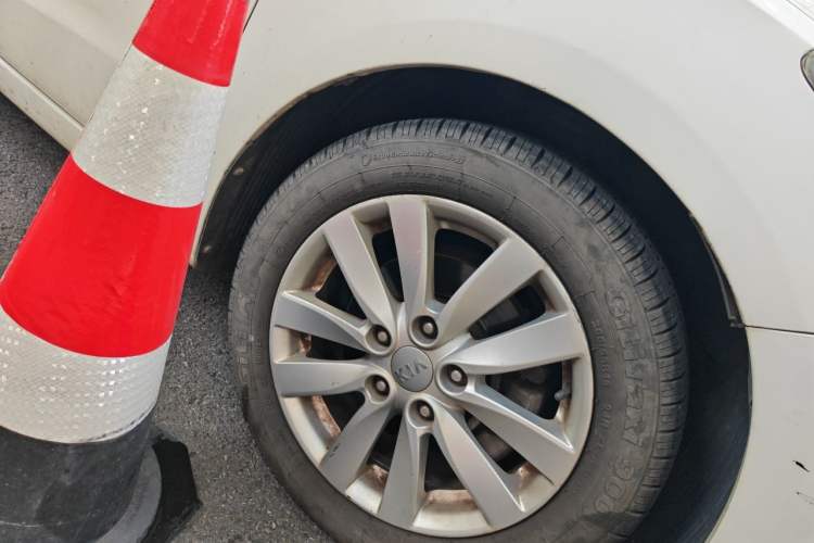 Used Kia K3 2013 1.6L Automatic GL Right Front Wheel Hub