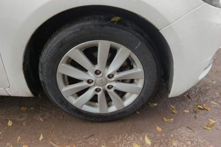 Used Kia K3 2013 1.6L Automatic GLS Right Front Wheel Hub