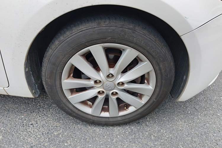 Used Kia K3 2013 1.6L Automatic DLX Right Front Wheel Hub
