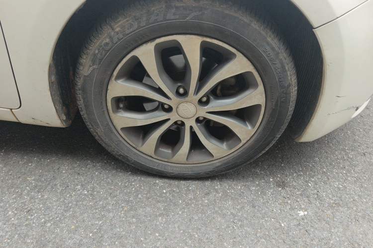 Used Kia K3 2013 1.6L Automatic GLS Right Front Wheel Hub