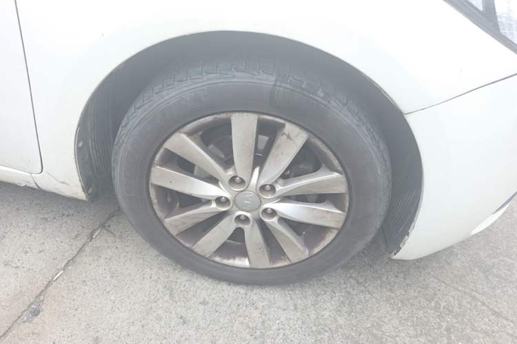 Used Kia K3 2013 1.6L Automatic DLX Right Front Wheel Hub