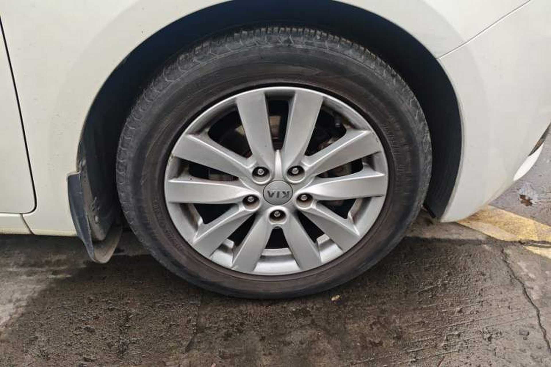 Used Kia K3 2013 1.6L Manual GLS Right Front Wheel Hub